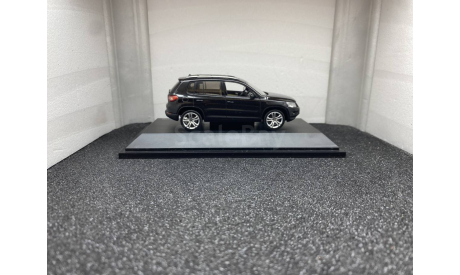Volkswagen Tiguan 2008 Track & Field  schwarz, редкая масштабная модель, Schuco, scale43