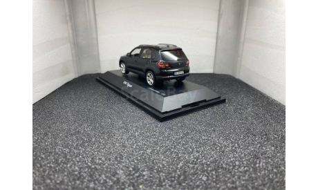 Volkswagen Tiguan 2008 Track & Field  schwarz, редкая масштабная модель, Schuco, scale43