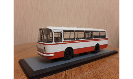 Масштабная модель ЛАЗ-695Н бело-красный, масштабная модель, Classicbus, scale43