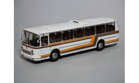 Масштабная модель ЛАЗ-699Р белый, с цветными полосами, масштабная модель, Classicbus, 1:43, 1/43