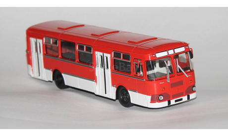 Лиаз-677М красно-белый .СОВА., масштабная модель, Советский Автобус, scale43