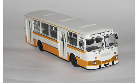 Лиаз-677М бело-желтый .СОВА., масштабная модель, Советский Автобус, scale43