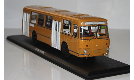 Лиаз-677М охра без надписей.ClassicBus., масштабная модель, scale43