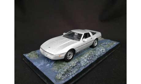 Chevrolet Corvette ’A view to a kill’, масштабная модель, Universal Hobbies, scale43