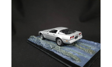 Chevrolet Corvette ’A view to a kill’, масштабная модель, Universal Hobbies, scale43