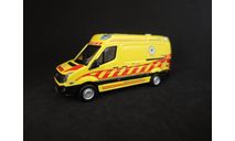 Volkswagen Crafter 2011 Ambulance 1:50, масштабная модель, BBurago, scale50