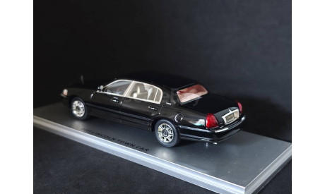Lincoln Town Car 2011, масштабная модель, Luxury Diecast (USA), scale43
