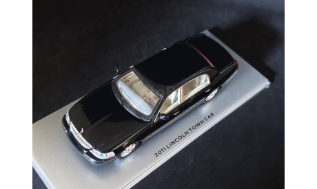 Lincoln Town Car 2011, масштабная модель, Luxury Diecast (USA), scale43