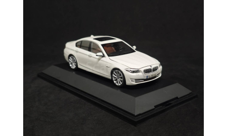 BMW 5-SERIES 550i (F10) 2010, масштабная модель, Schuco, scale43