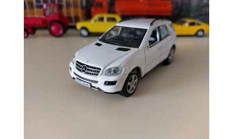 Суперкары №68 Mercedes-Benz ML500 W164 1/43, журнальная серия Суперкары (DeAgostini), 1:43