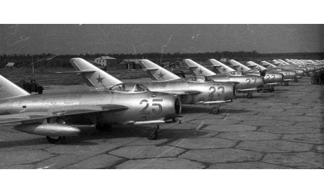 Легендарные самолеты №35 МиГ-17 1/103 Деагостини, журнальная серия масштабных моделей, scale100, DeAgostini