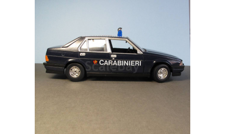 Alfa Romeo 75 Carabinieri BBurago 1:24 made in Italy, масштабная модель, 1/24