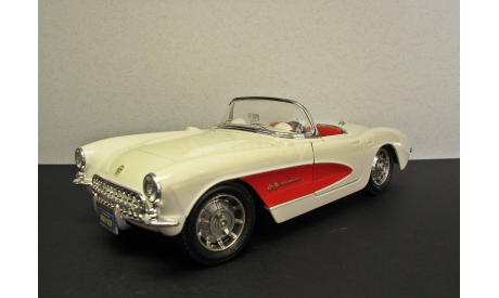 1957 Chevrolet Corvette BBurago 1:24 made in Italy, масштабная модель, 1/24