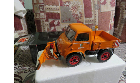 1:18 Schuco MB Unimog 401 Froschauge mit Schneepflug, масштабная модель, 1/18