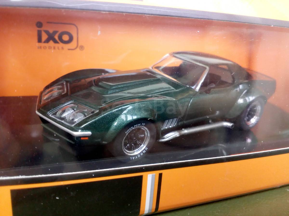 Chevrolet Corvette C3 Custom 1972 grün met. Modellauto CLC414 IXO 1:43 4058124280743