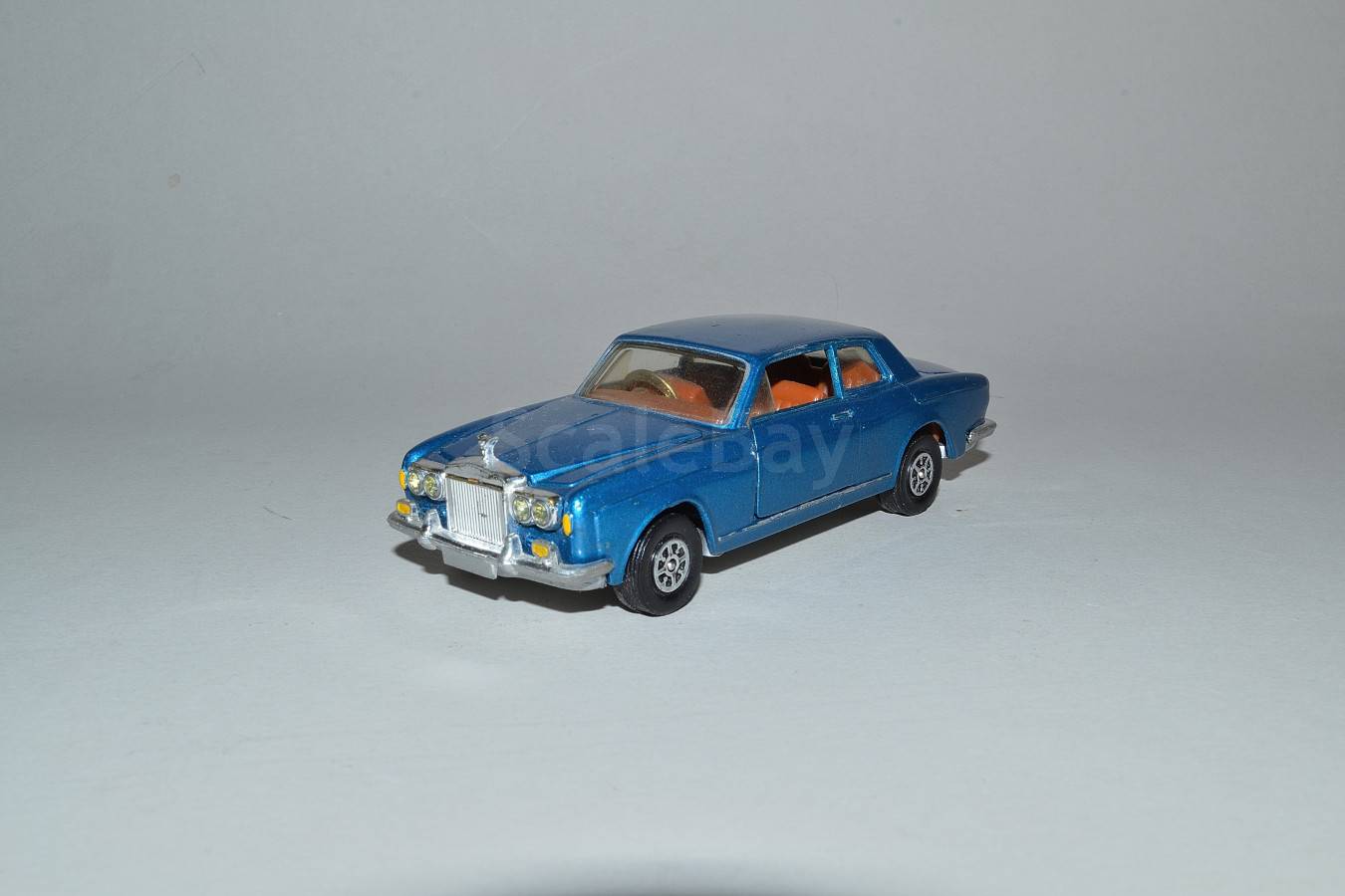 corgi toys silver shadow