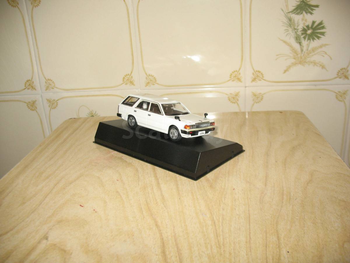 NISSAN Cedric Van Deluxe 1995 Blanc NOREV 1/43 Ref 420175 - La Boutique D'ALAIN