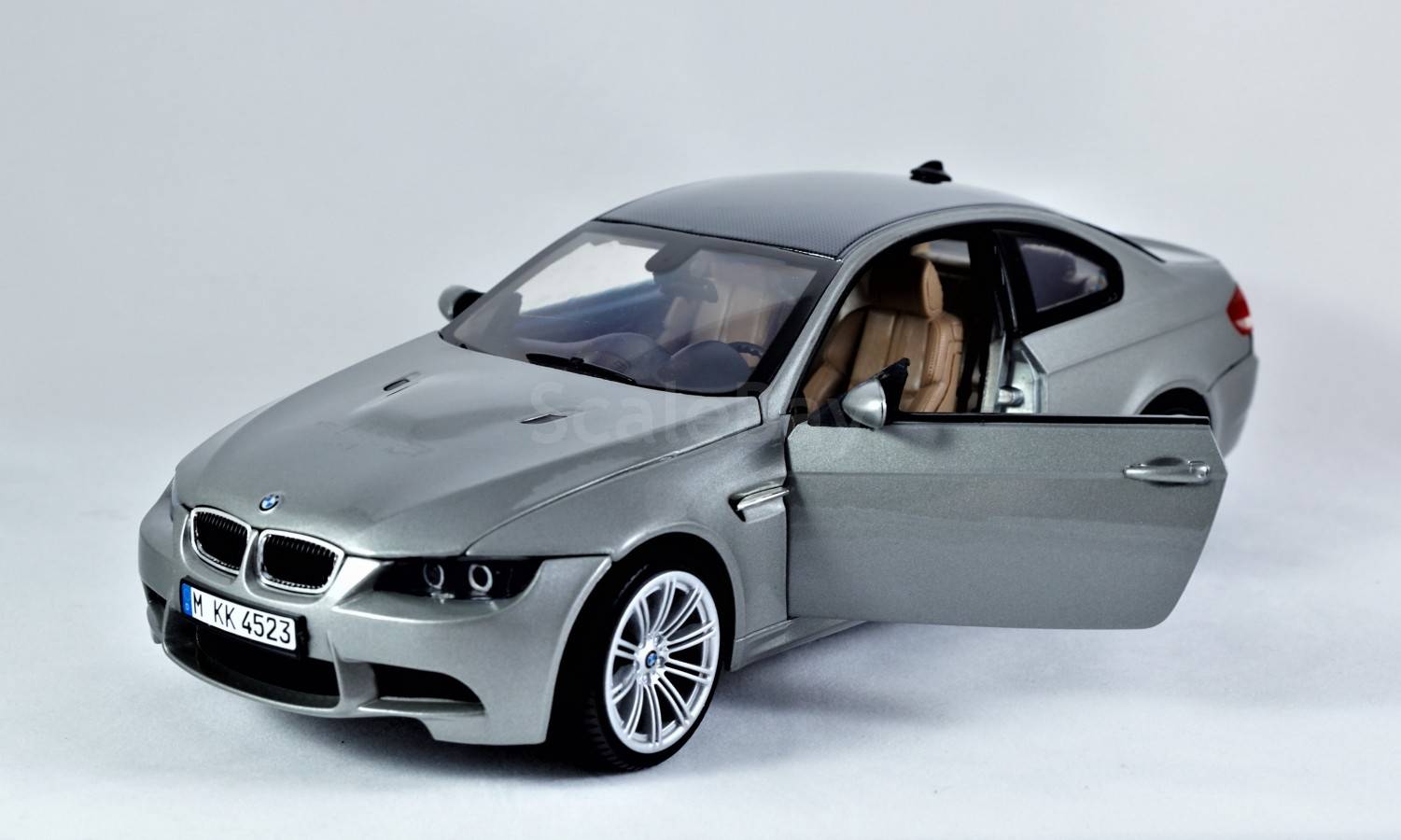BMW 3-series M3 Coupe E92 - 1:18 - все открывается! руль поворачивает ...