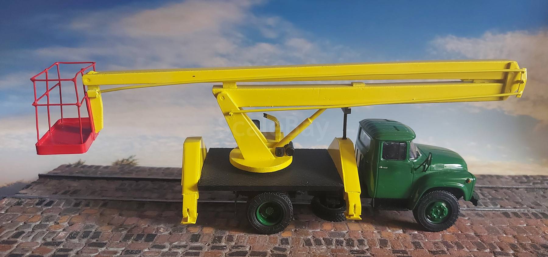 Автовышка на ЗиЛ 130 | Аукцион масштабных и сборных моделей