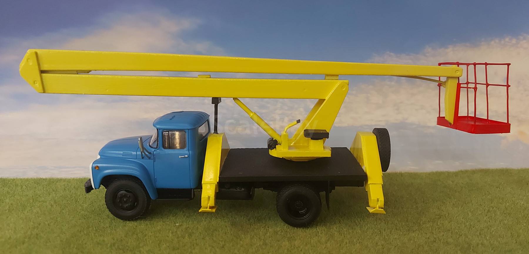 Автовышка на ЗиЛ-130 | Аукцион масштабных и сборных моделей