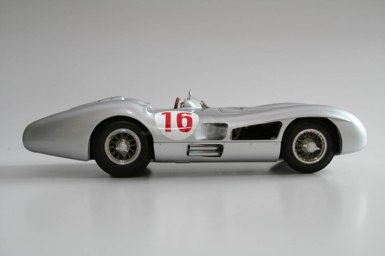 CMC: A 1:18 Scale Model of a Mercedes-Benz W 196 R Streamliner 1954/55