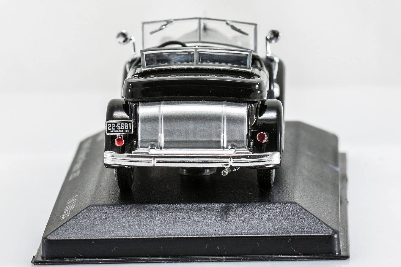Chrysler Imperial Le Baron Phaeton 1933 red 1:43 – Traffic Modelcars