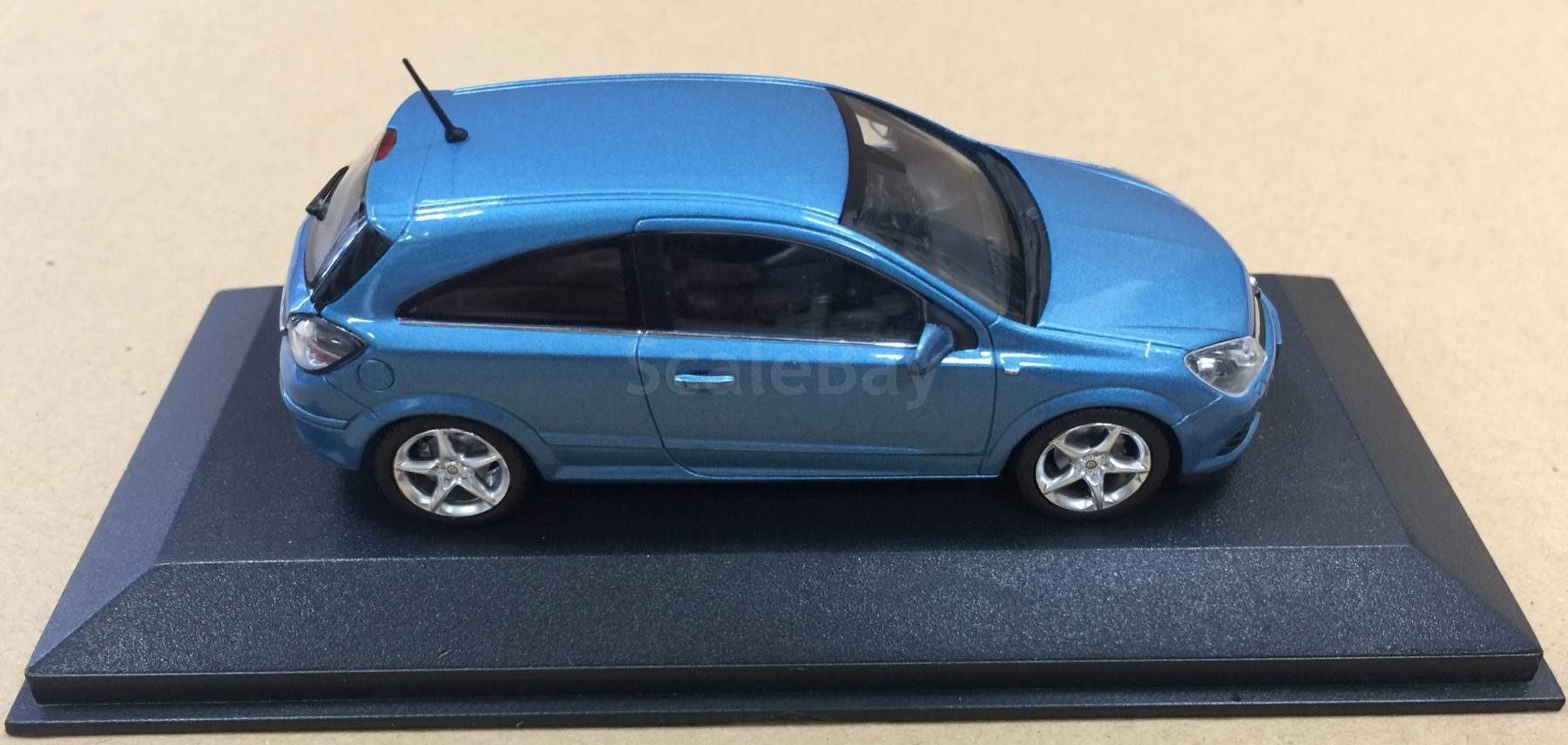 OPEL ASTRA H GTC Bleu MINICHAMPS 1:43 de reference