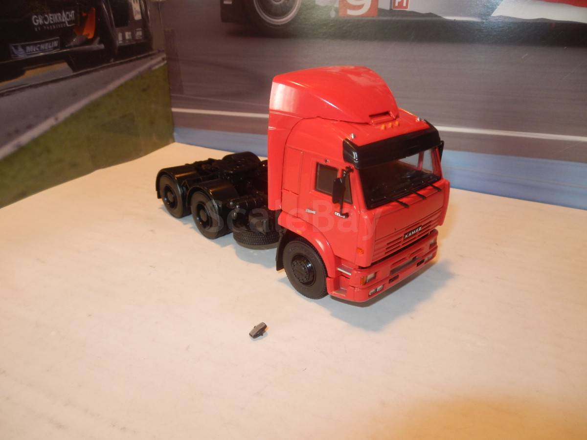 Седельный тягач КамАЗ-6460 красный | Аукцион масштабных и сборных моделей
