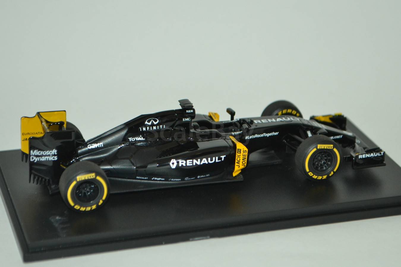 F1 RENAULT RS16 SHOWCAR MAGNUSSEN PALMER DE 2016 AU 1/18 SCALE