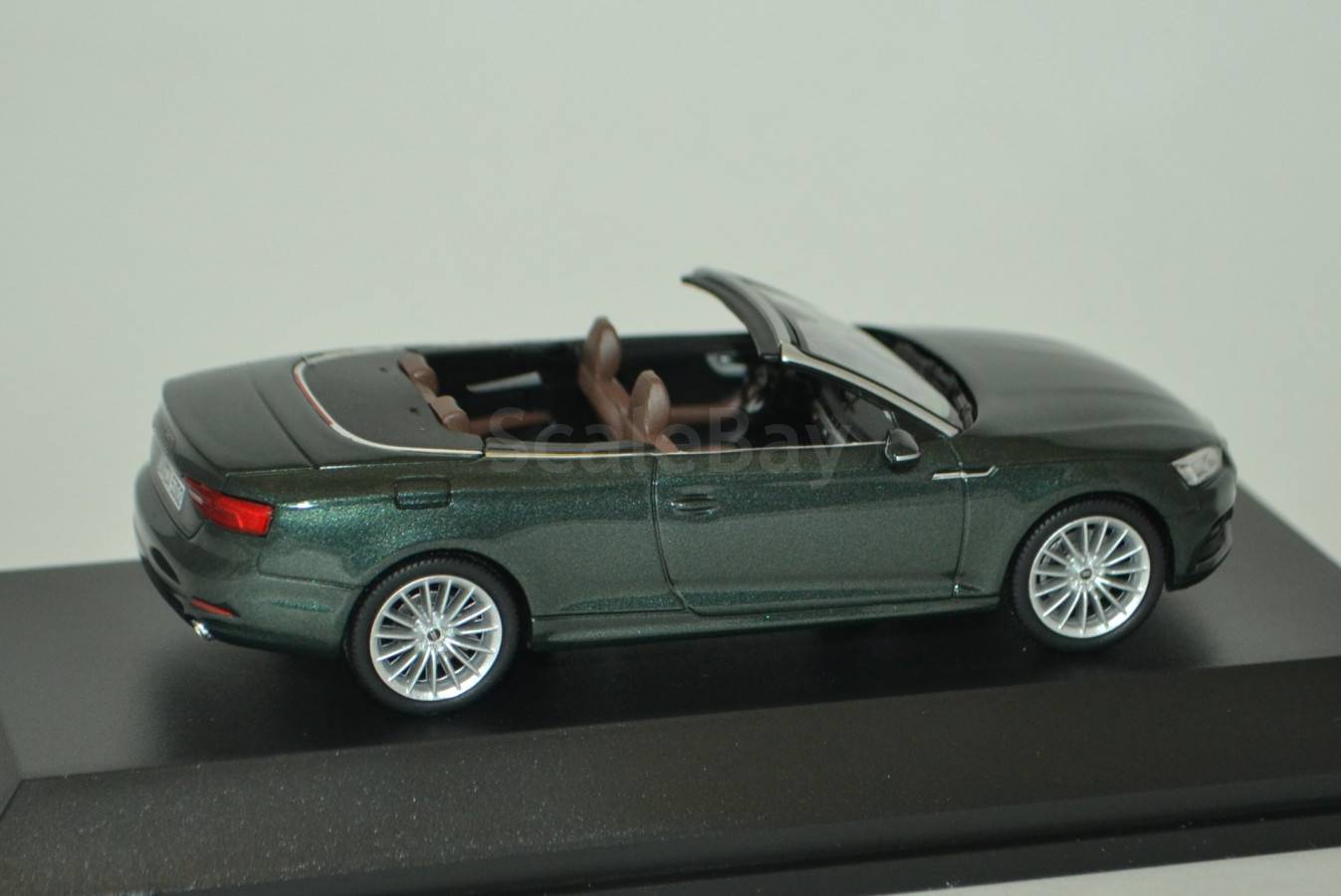 Spark S8153 - AUDI A4 2016 Gotland Green - 1/43 - Modèle Résine Neuf