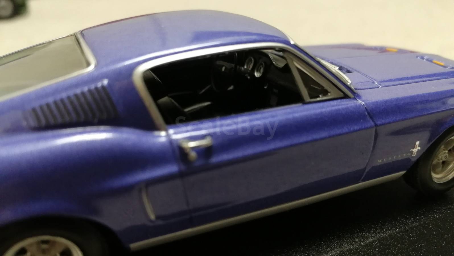 FORD Mustang Fastback (noire) - Minichamps 400082020 1/43 4512