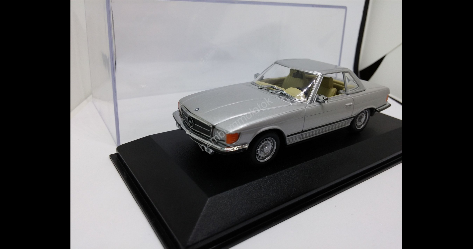 Minichamps 1/43 - Mercedes 350 SL R107 Silver