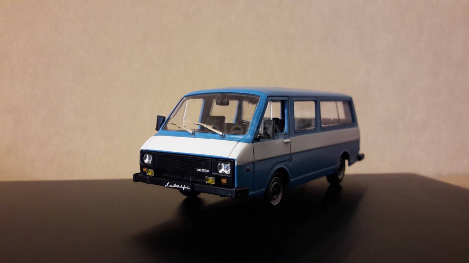 РАФ-22038 Харьковские покрышки | Аукцион масштабных и сборных моделей