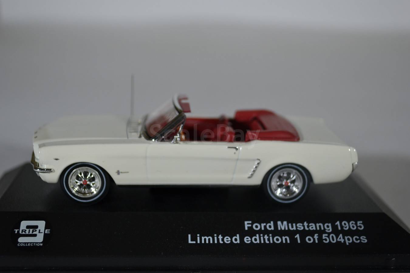 Ford Mustang Convertible 1965 Off White | Аукцион масштабных и