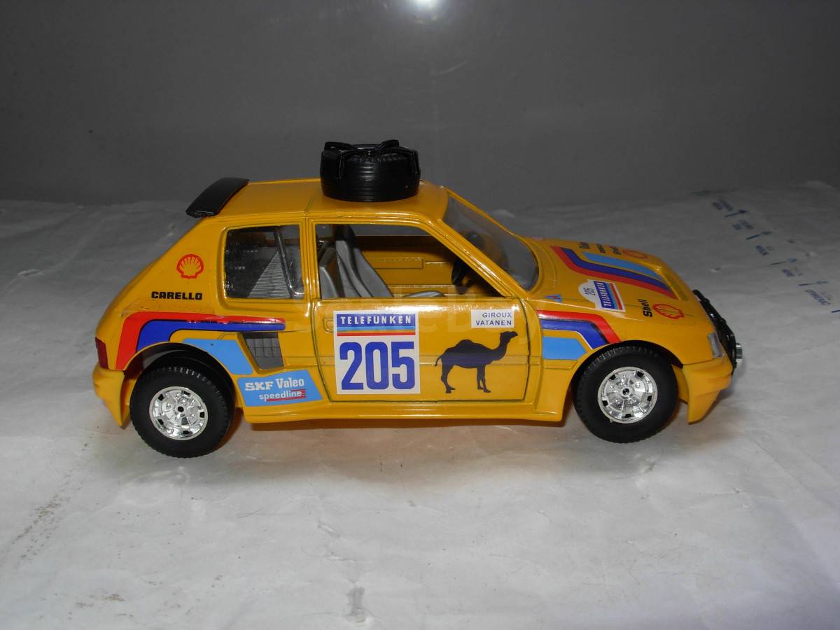 Troc Echange PEUGEOT 205 TURBO 16 VINTAGE (BURAGO) ÉCHELLE 1/25 sur