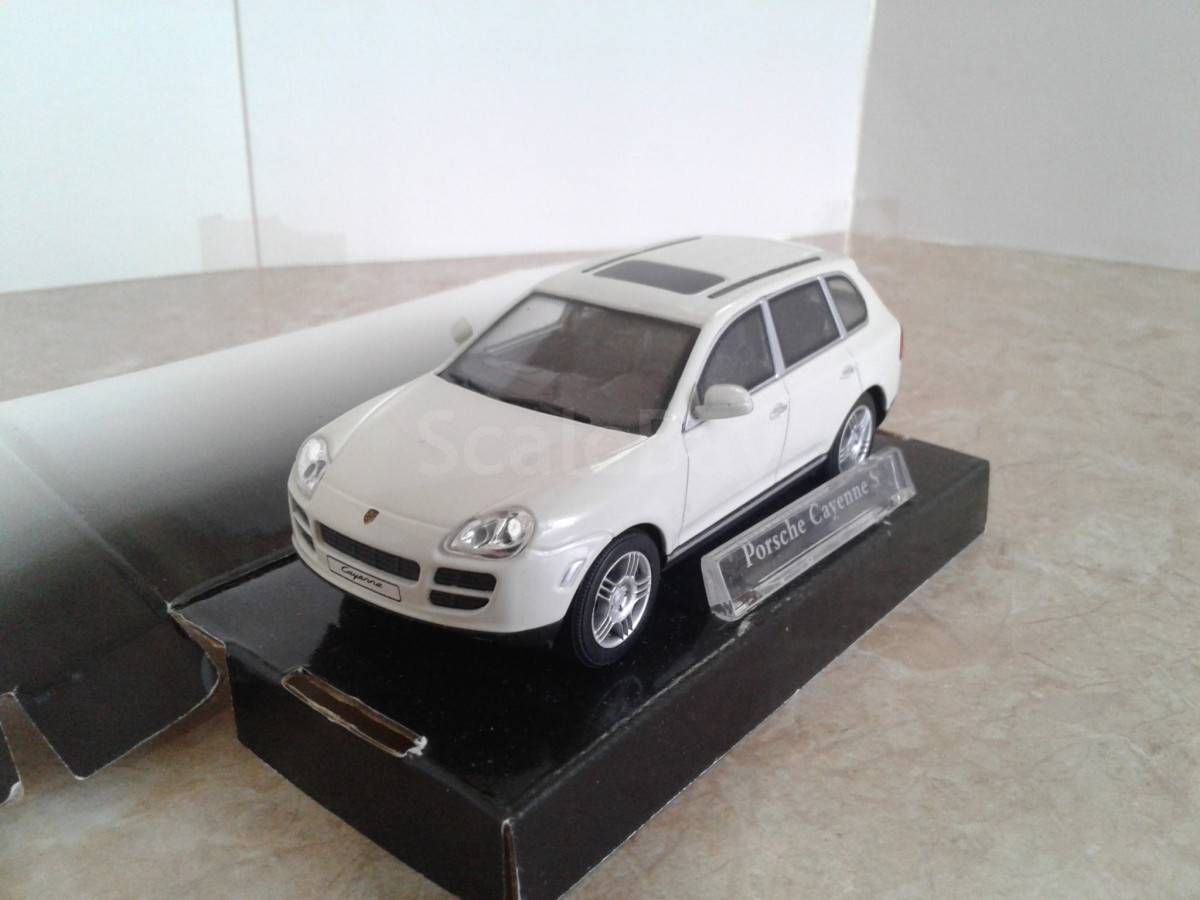 PORSCHE CAYENNE S CARARAMA 1/43ème bleu