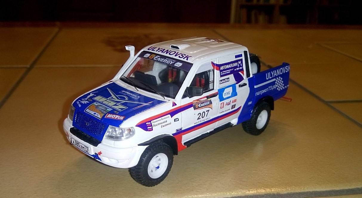 КИТ УАЗ Патриот пикап раллийный (бело-синий). UAZ | Аукцион масштабных ...