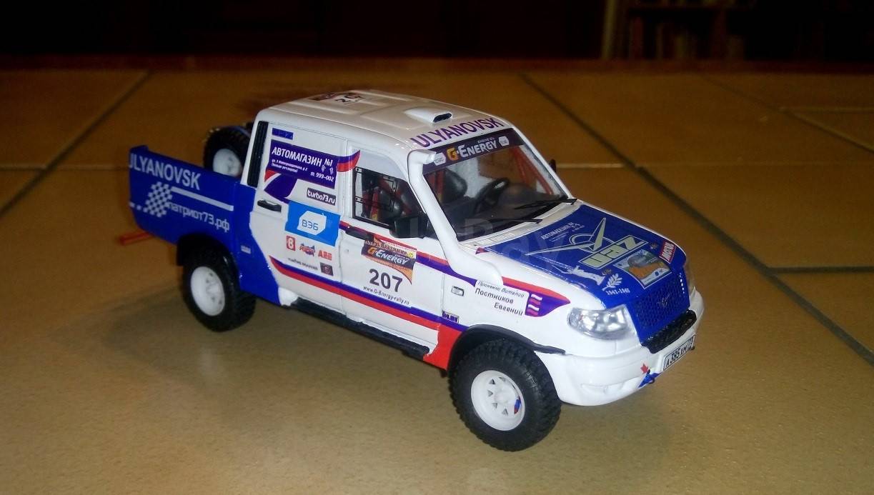 КИТ УАЗ Патриот пикап раллийный (бело-синий). UAZ | Аукцион масштабных ...