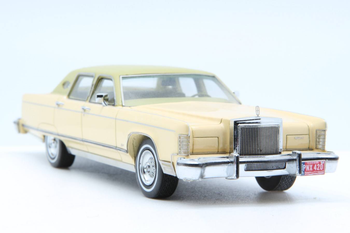 Miniature Voiture Neo 1/43 – Lincoln Continental Town Car (Occasion)
