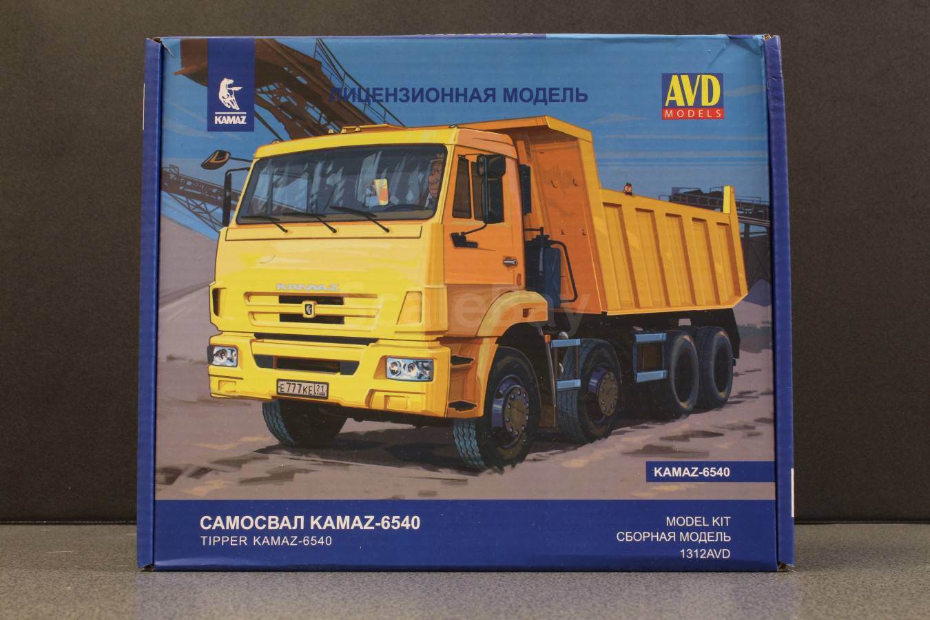 Сборная модель zvezda самосвал KAMAZ 65115