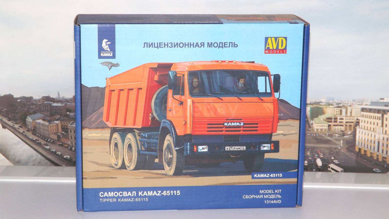 Сборная модель zvezda самосвал KAMAZ 65115