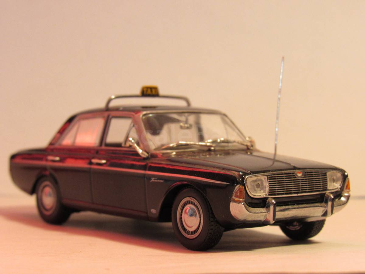 Miniature Ford Taunus 1964 - Minichamps 1/43 - Gris Métal - Voiture De Collection