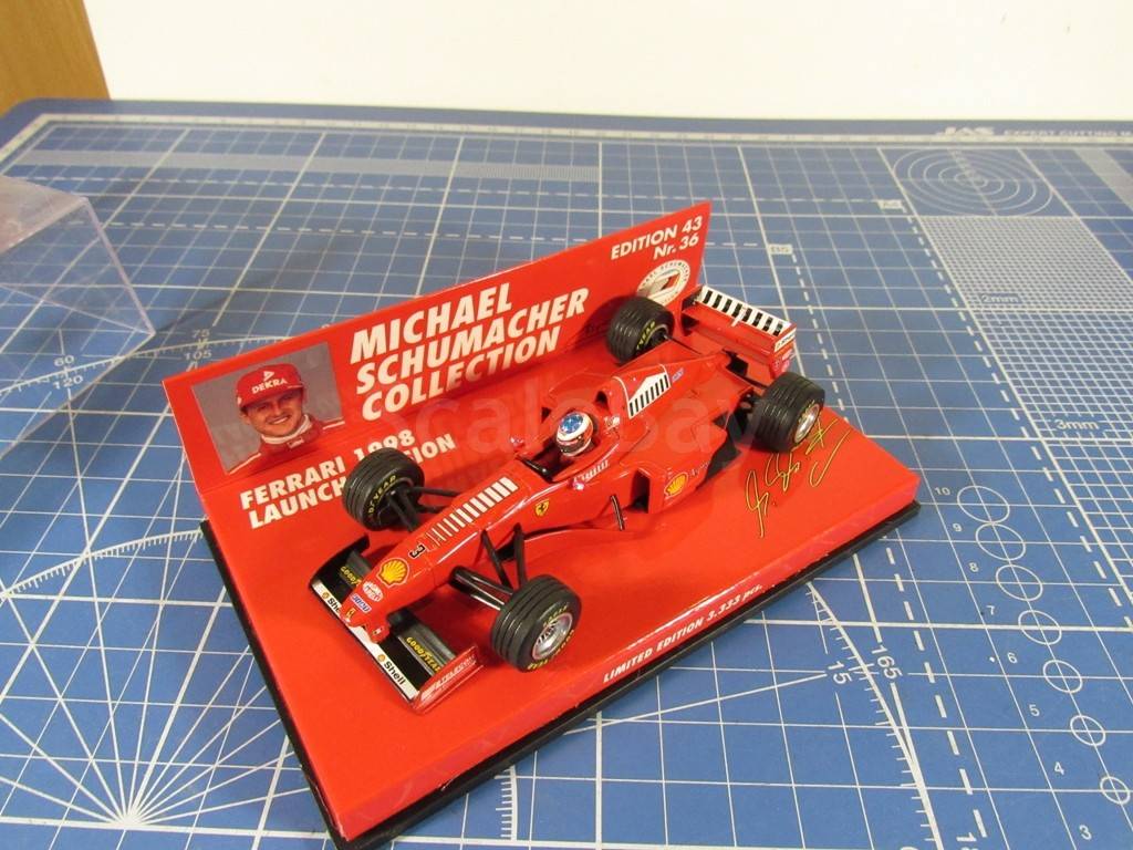Miniature F1 Ferrari Testcar M. Schumacher – Fiorano 1998 – Minichamps 1/43 – Neuve