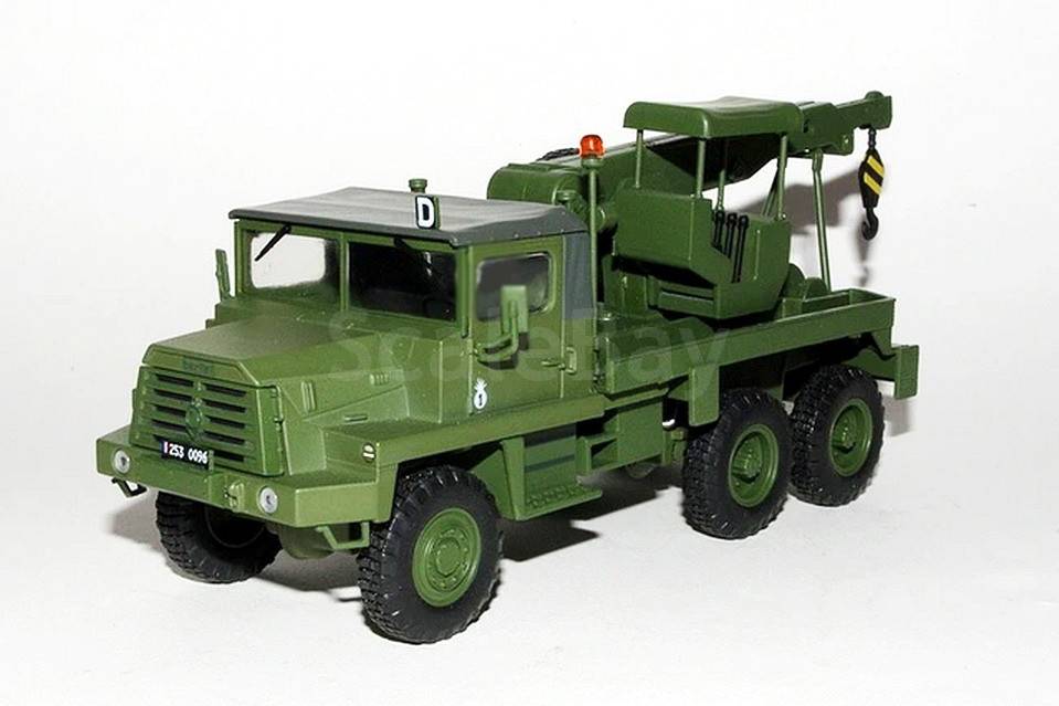 Diamond Reo dépanneuse (NEO) 1/43