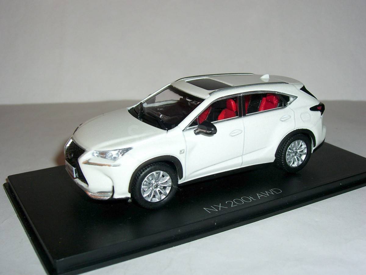 Lexus NX - городской кроссовер для активных юзеров