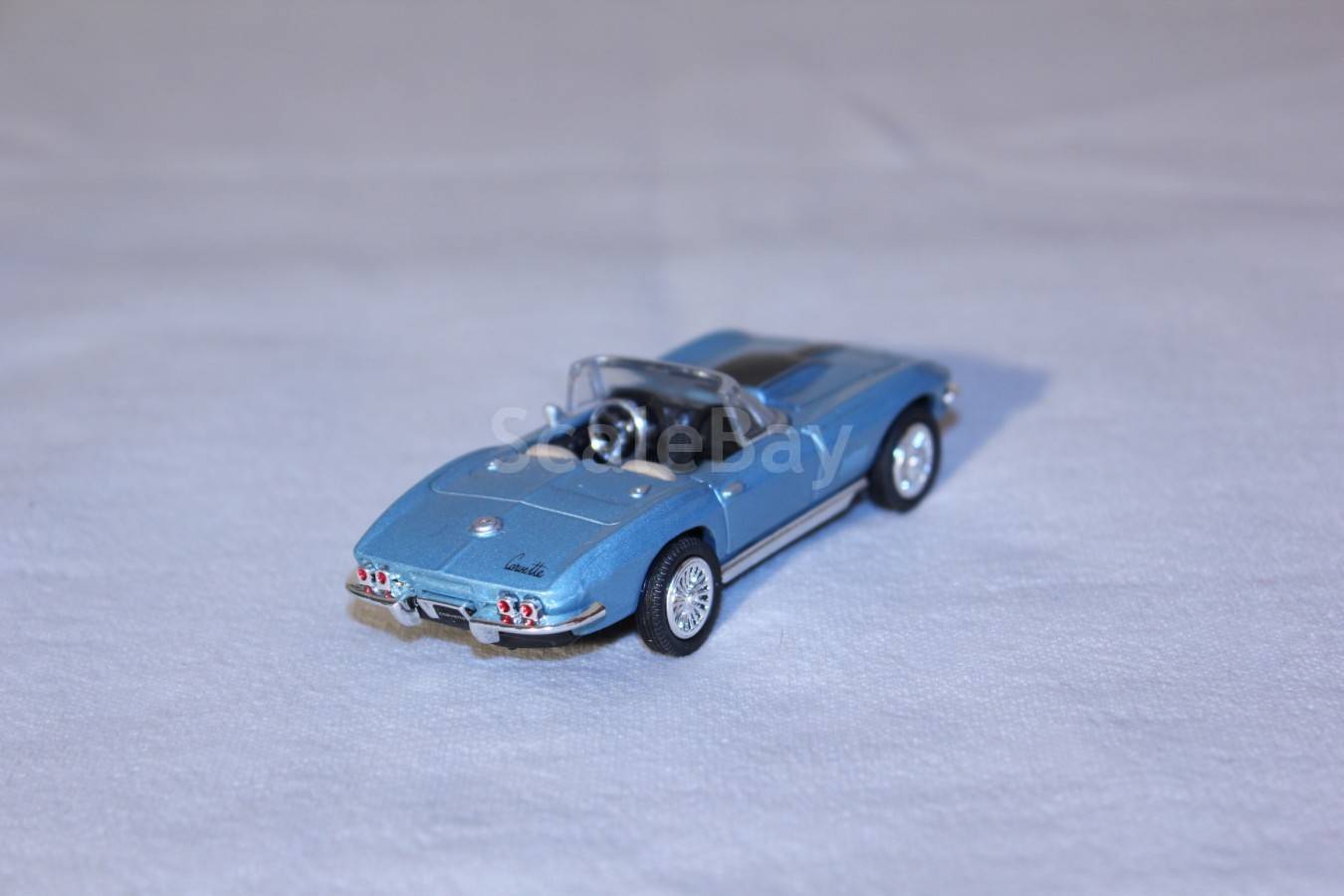 NEWRAY CHEVROLET Corvette Cabriolet Jaune 1967 échelle 1/43