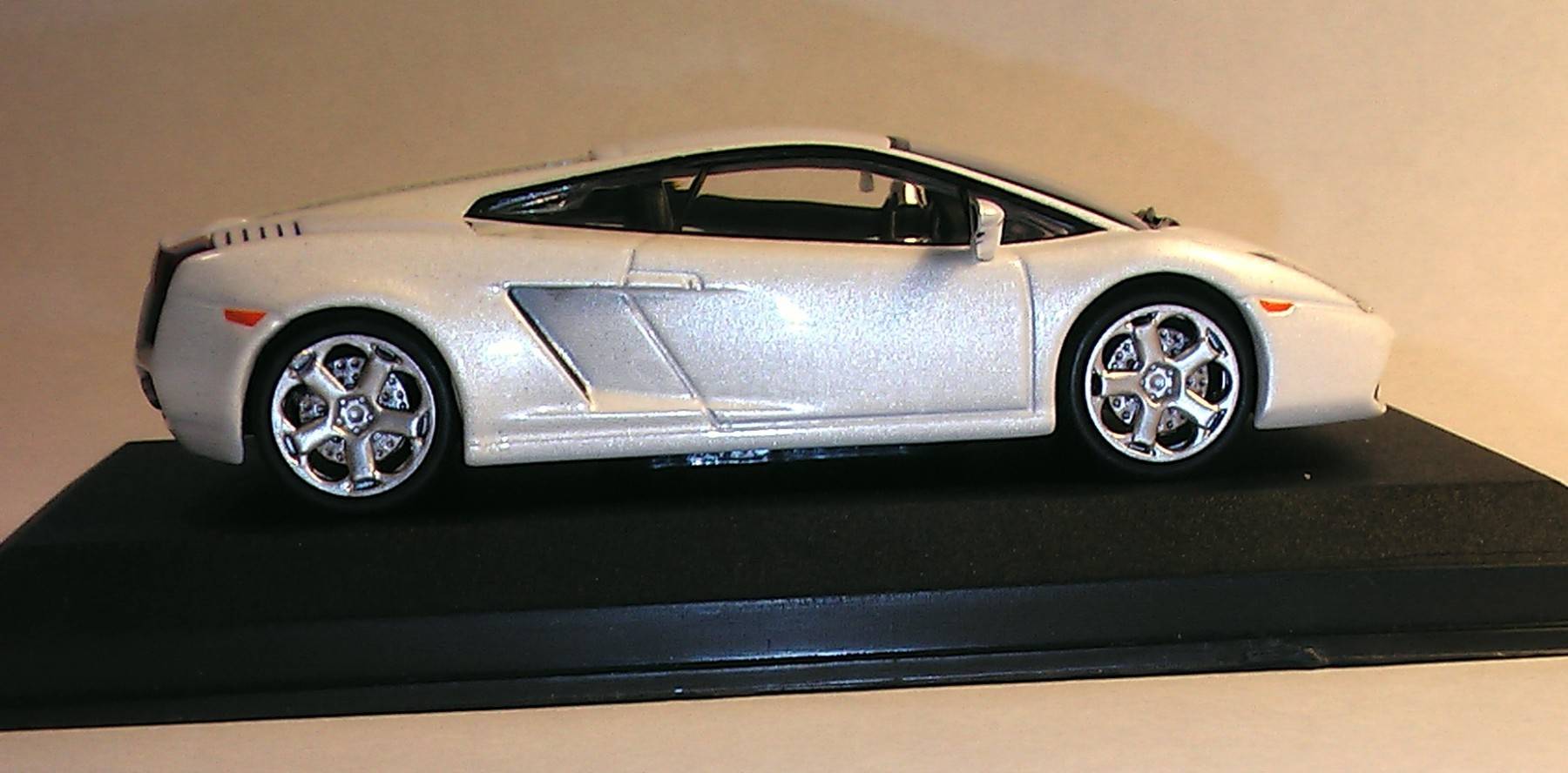 lamborghini gallardo (2003) – autoart 1:43 ценна