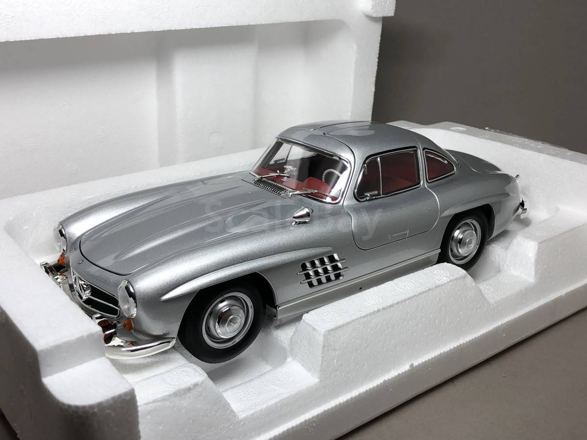Mô hình xe Mercedes Benz 300SL 1954 Coupe 1:18 Norev