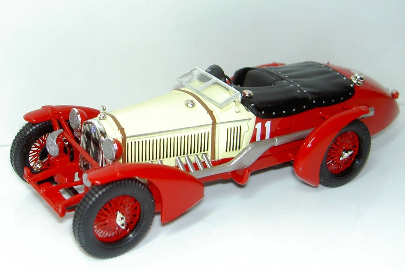 Starter Kit da Montare 1/43 - Alfa Romeo 8C Winner le Mans 1933