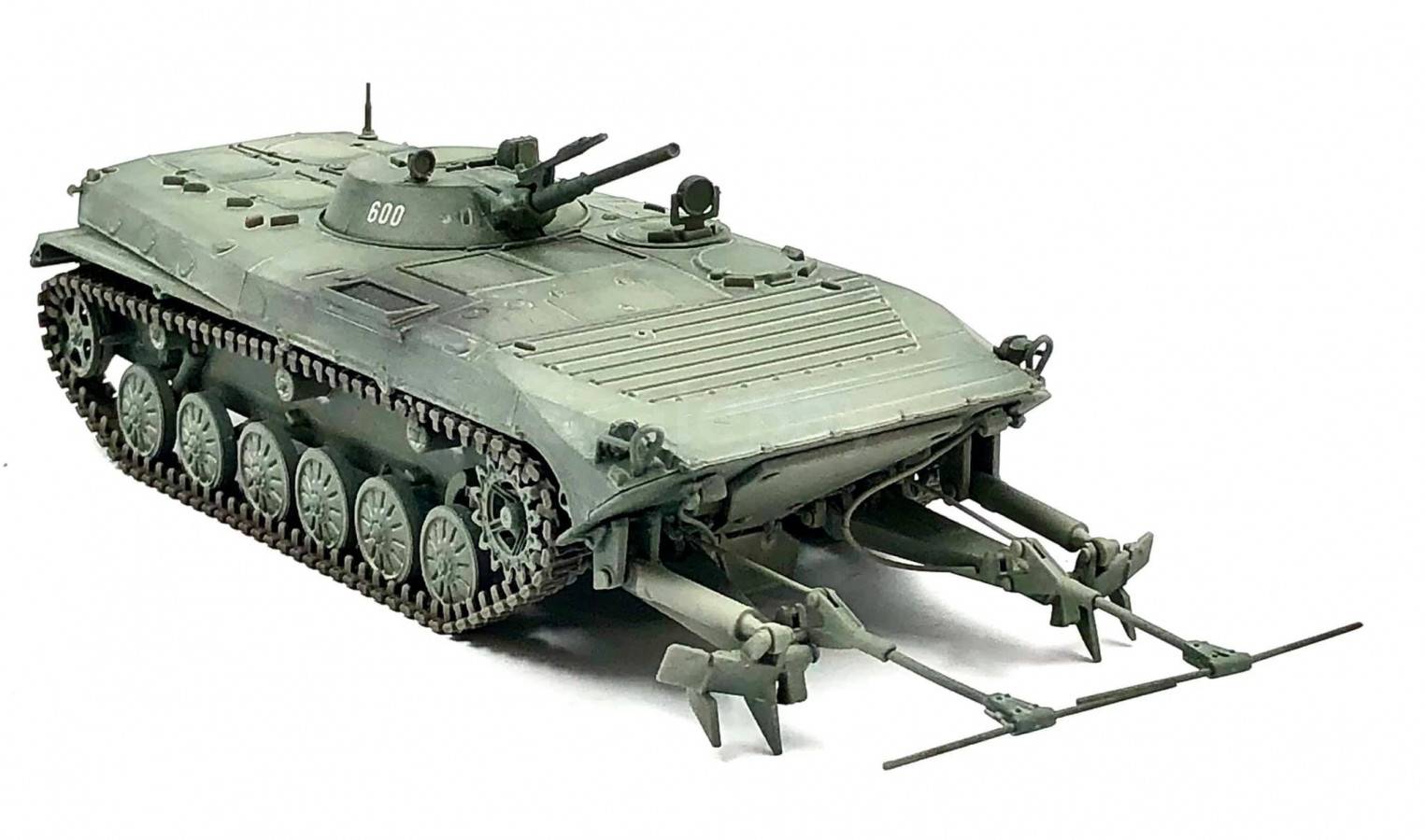 БМП-1, оборудованная колейным минным тралом КМТ-10. Ограниченный ...
